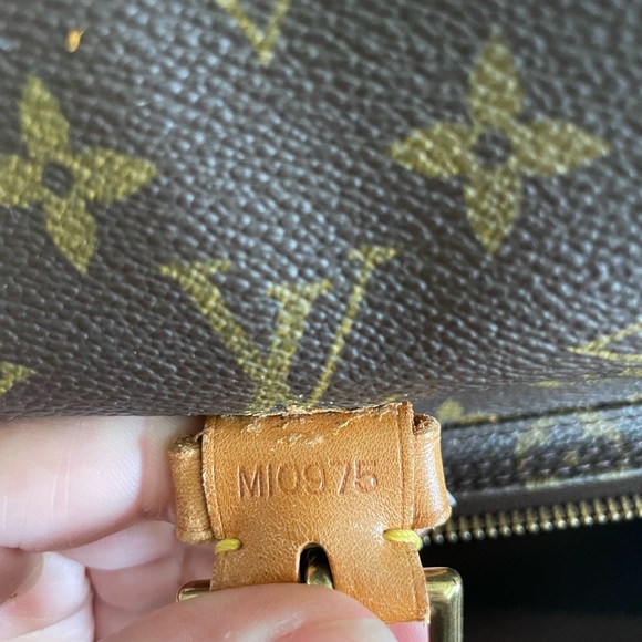 Authentic LV Montsouris GM Backpack Monogram - Picture 9 of 12